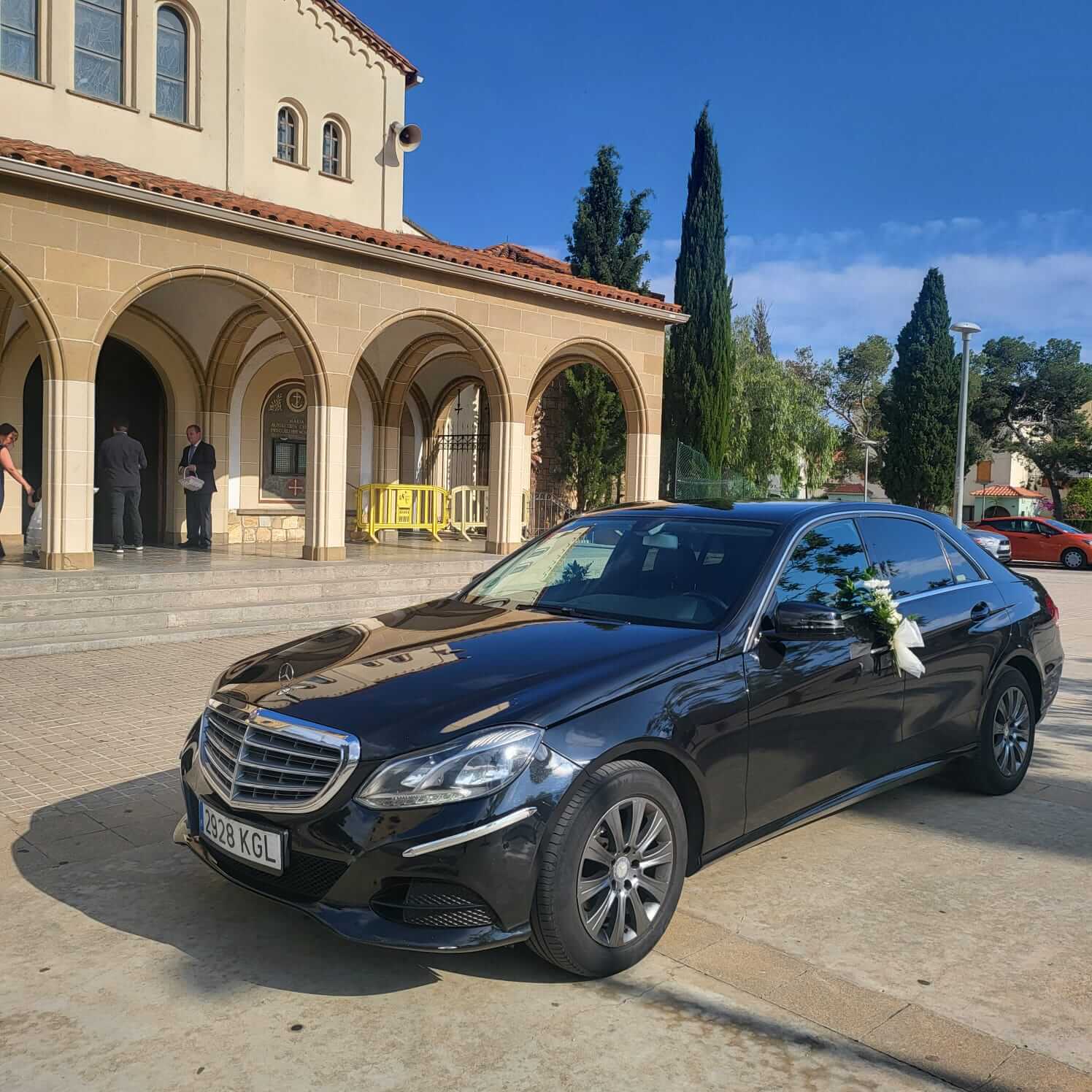 Noleggia un 4 posti a sedere Limousine o auto di lusso (Mercedes Clase E 2019) da VIP MONTPE TOURS a Polinya