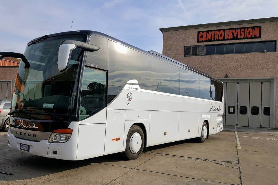 Hire a 54 seater Luxury VIP Coach (setra  415 2016) from Decina Bus Srl in Roma 