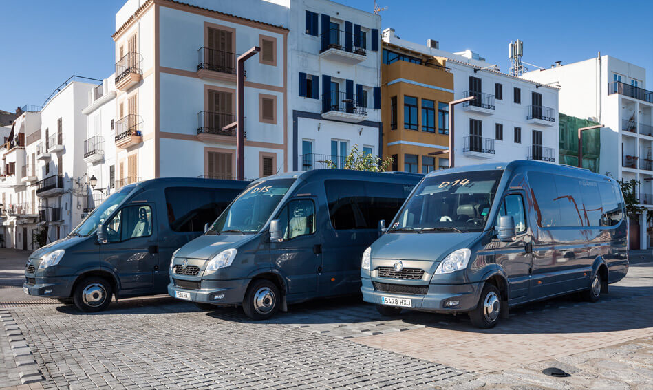 Alquile un Minibús de 19 plazas . Bus pequeño con los servicios básicos  2014) de AUTOCARES DIPESA de SANT JOSEP DE SA TALAIA (EIVISSA) 
