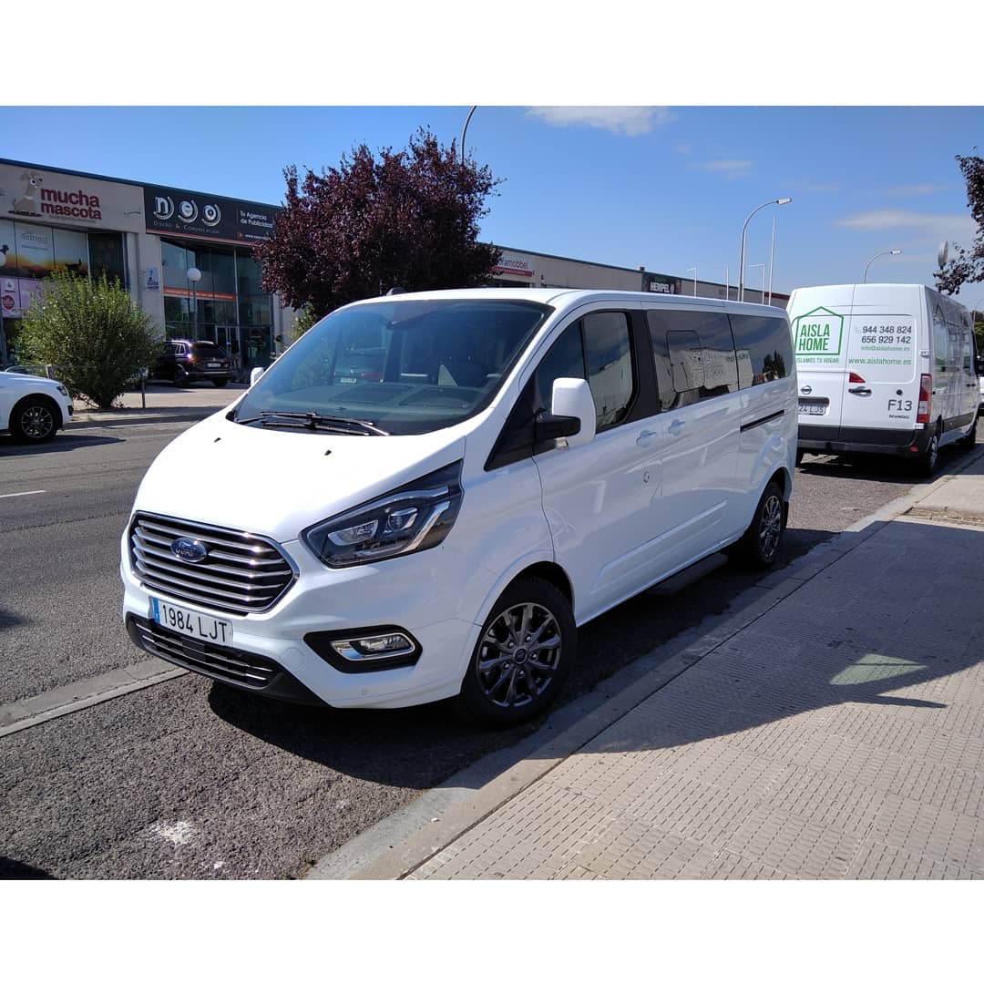 Alquila un 7 asiento Minivan (Ford Tourneo Custom 2020) de Donato Alonso Barrio en Cabanillas Navarra 