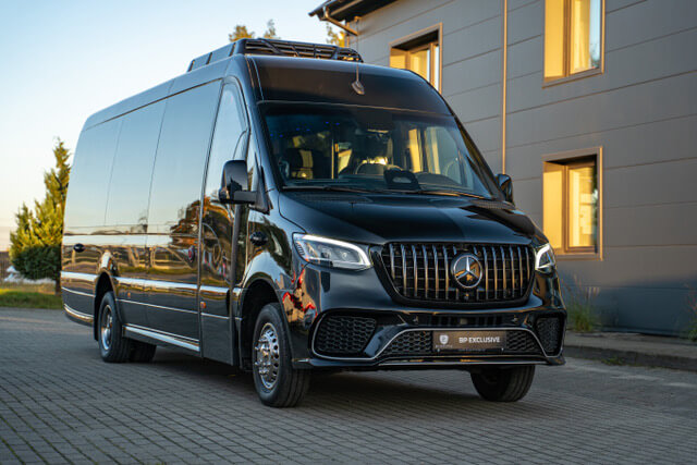 Alquila un 19 asiento Minibús (Mercedes Benz Sprinter 2026) de Xacobus Transfers & Tours S.L.U en A Coruña 