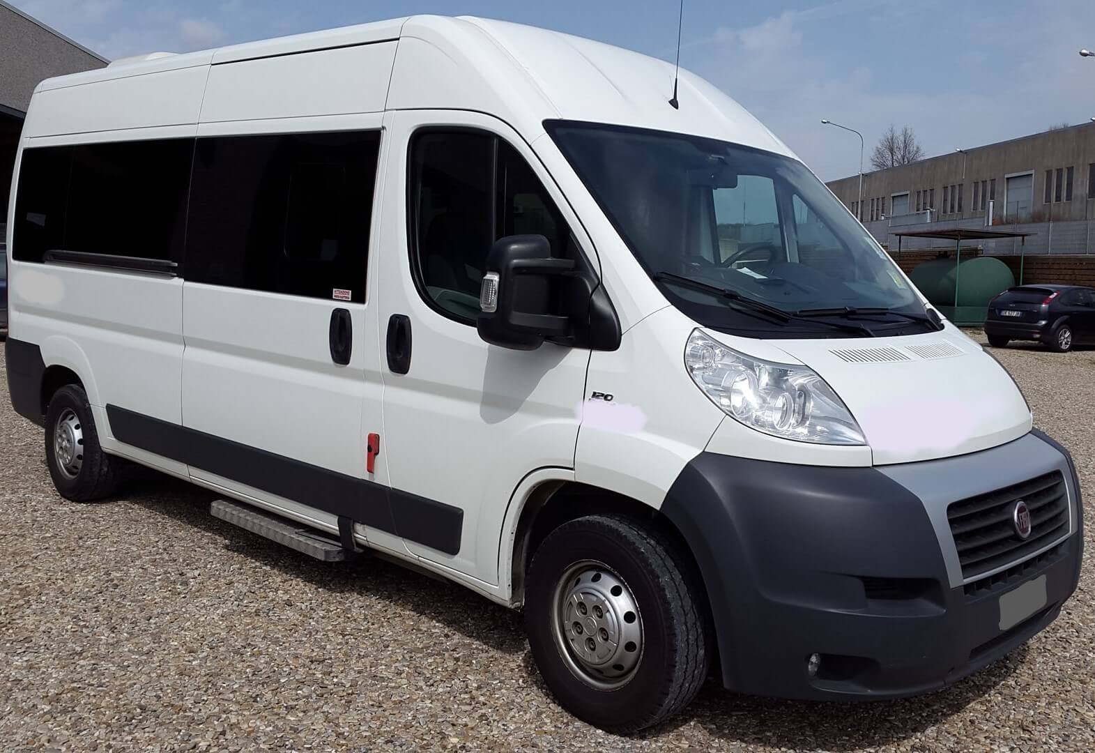 Alquila un 8 asiento Microbus (FIAT DUCATO 2011) de TAXI 8 PLAZAS en MALLÉN 