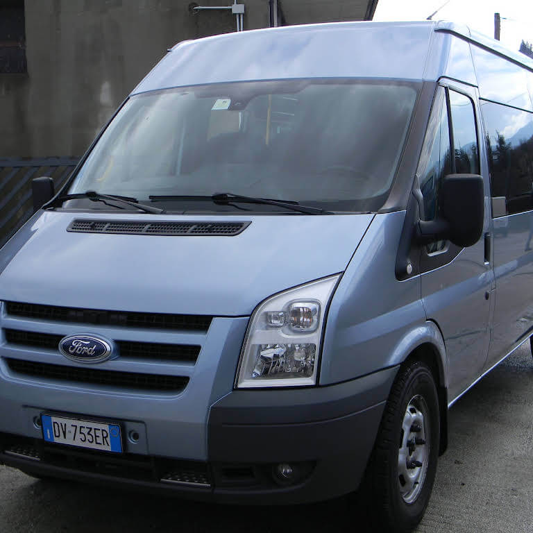 Alquile un Minibus  de 13 plazas FORD TRANSIT 2010) de AUTOLINEE EREDI TRIVIGNO DOMENICO S.N.C. de PIGNOLA 