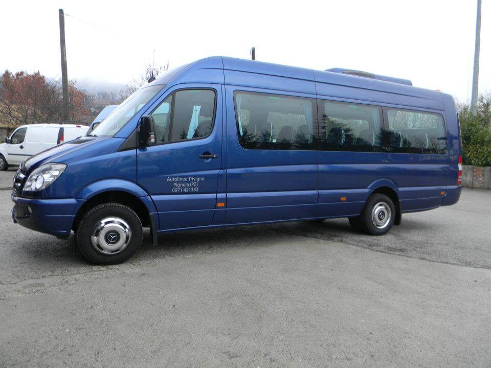 Alquile un Minibus  de 19 plazas MERCEDES SPRINTER 2013) de AUTOLINEE EREDI TRIVIGNO DOMENICO S.N.C. de PIGNOLA 