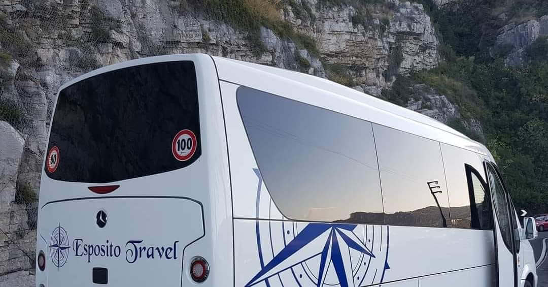 Noleggia un Minibus  19 posti Mercedes Benz  Capri  2013) da Esposito Travel de Castello di Cisterna Na 