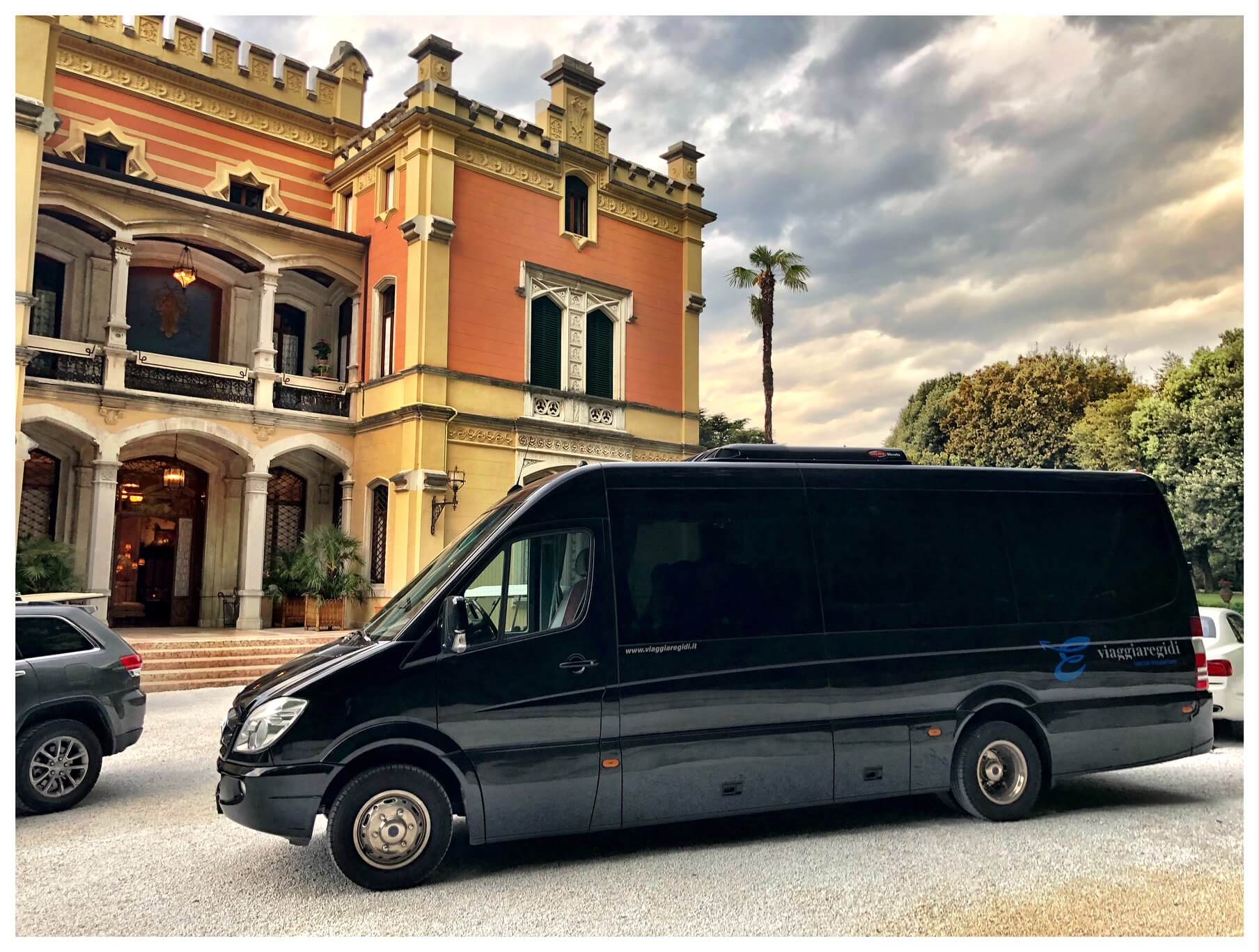 Alquila un 8 asiento Microbus (MERCEDES SPRINTER 2019) de VIAGGIAREGIDI en Arco 