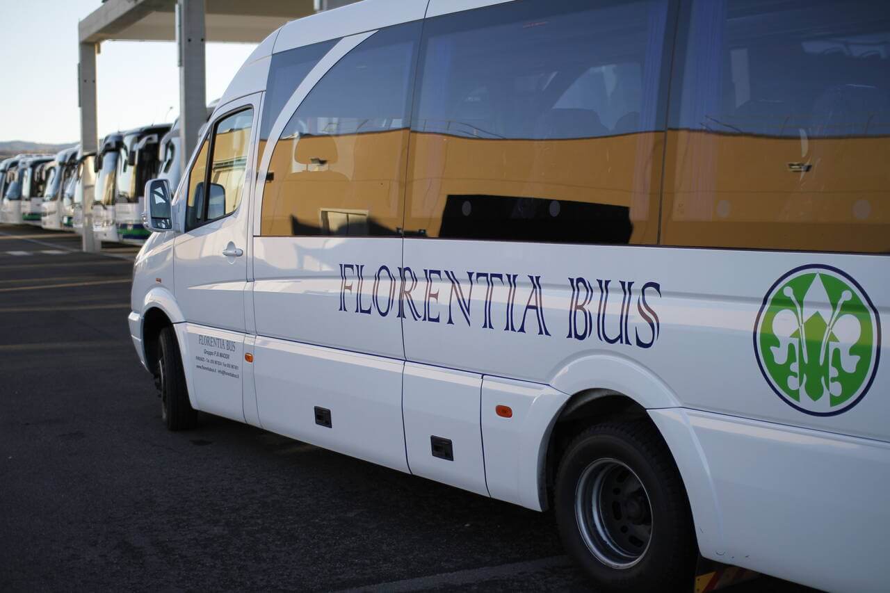 Alquila un 19 asiento Minibus  (Mercedes Sprinter 2013) de Florentia Bus srl en Firenze 