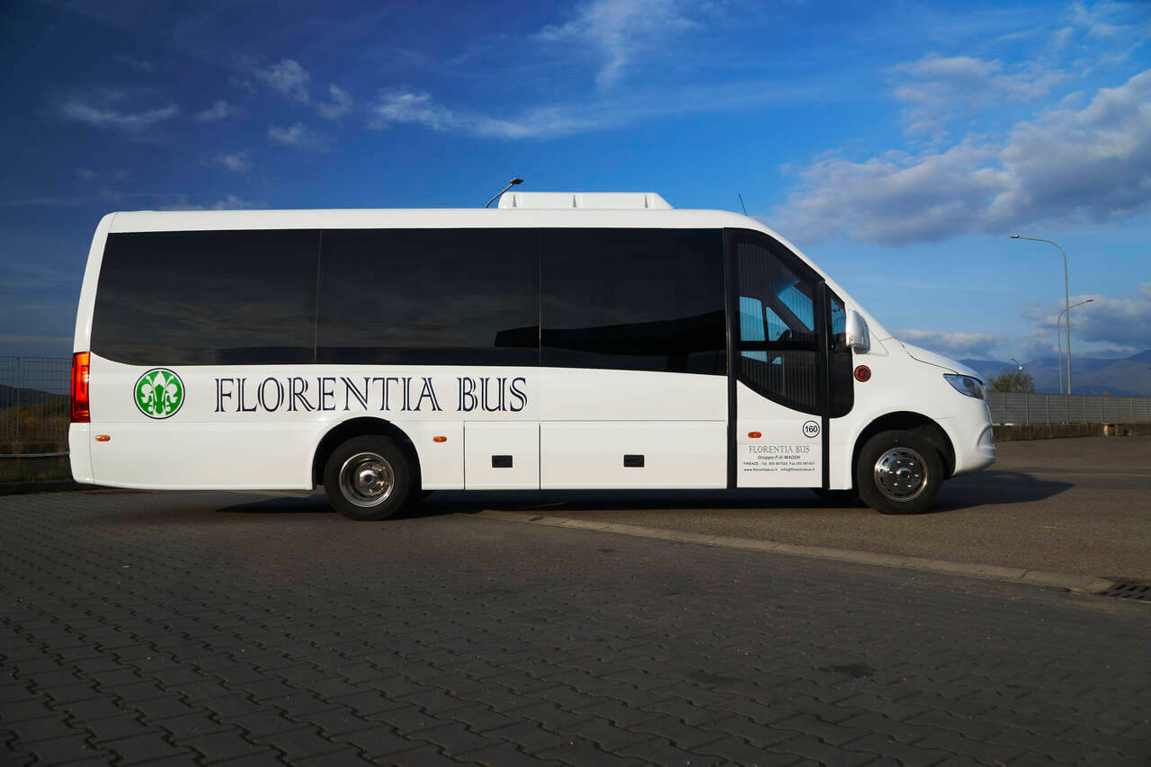 Alquile un Minibus  de 19 plazas Mercedes Sprinter 2013) de Florentia Bus srl de Firenze 