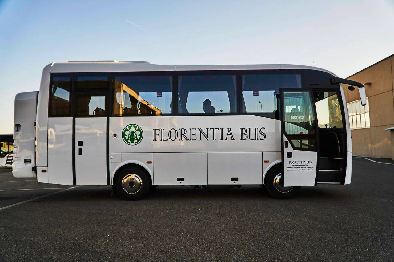 Alquile un Midibus de 28 plazas ISUZU/MERCEDS ISUZU/818 2000) de Florentia Bus srl de Firenze 