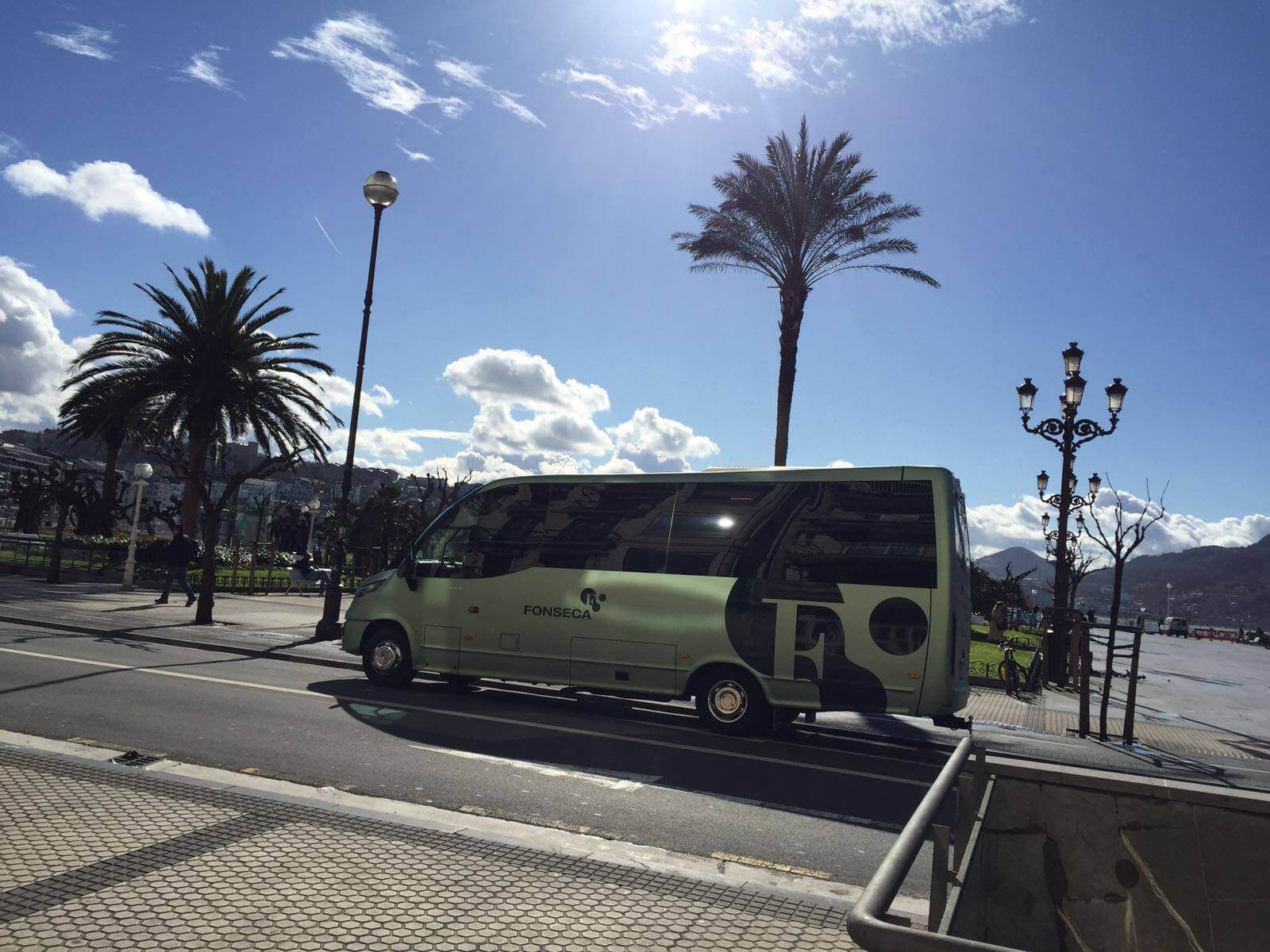 Huur een Minibus  (MERCEDES-BENZ TOURISM XL 2014) met 21 stoelen van Autocares Fonseca uit Berrioplano 