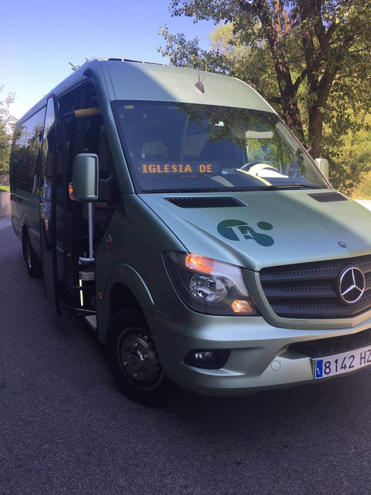 Alquile un Midibus de 27 plazas MERCEDES-BENZ Autocar algo más pequeño que el estándar 2009) de Autocares Fonseca de Berrioplano 