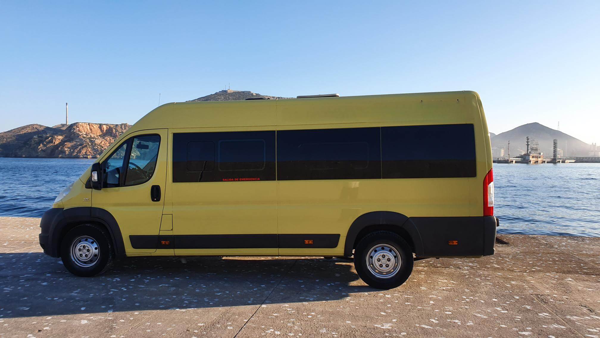 Alquila un 17 asiento Minibús (FIAT DUCATO 2017) de Elite Bus 2014 Alicante en Alicante 