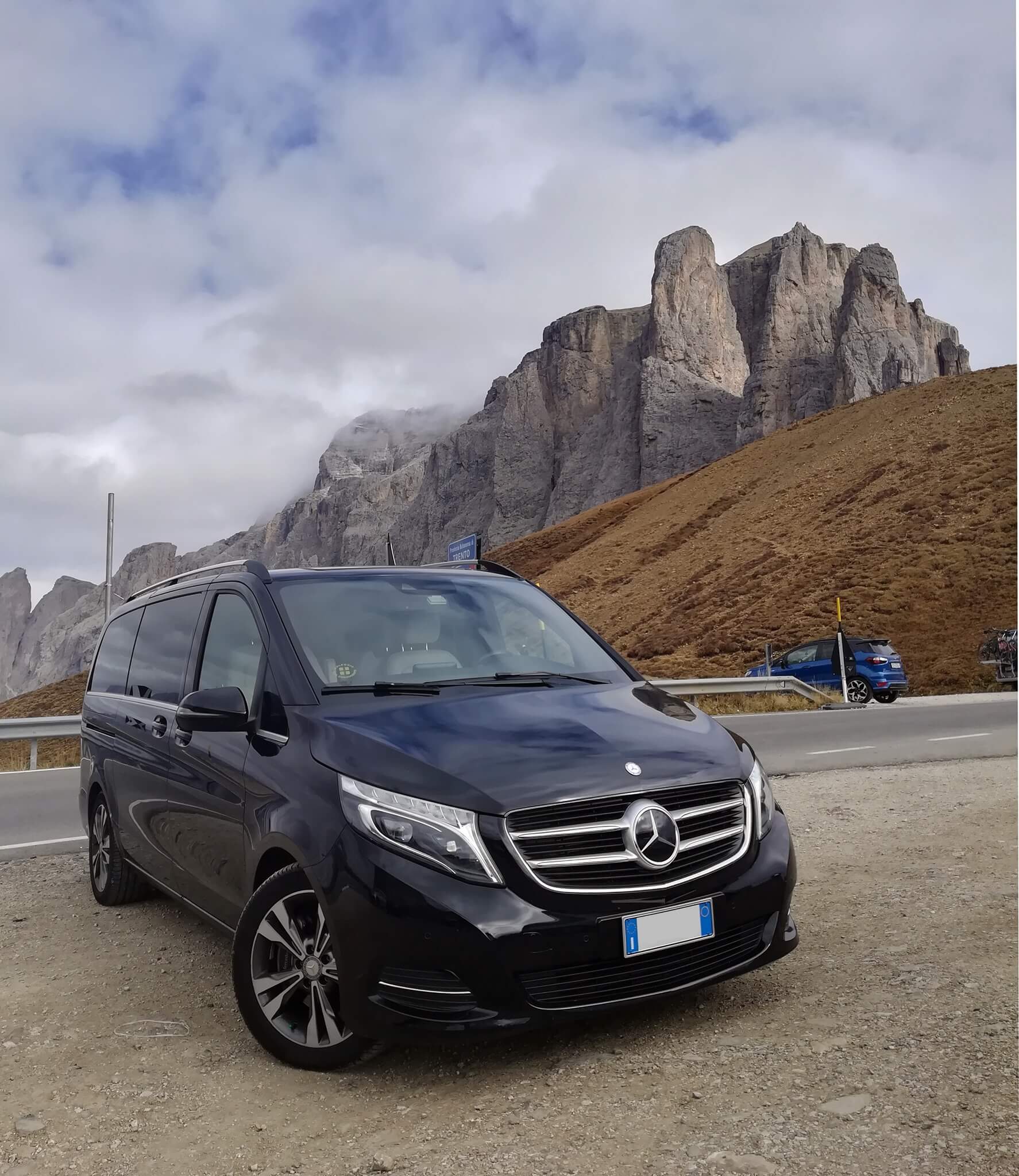Hire a 6 seater Minivan (Mercedes V Class 2017) from Gentili Transfer in Verona 