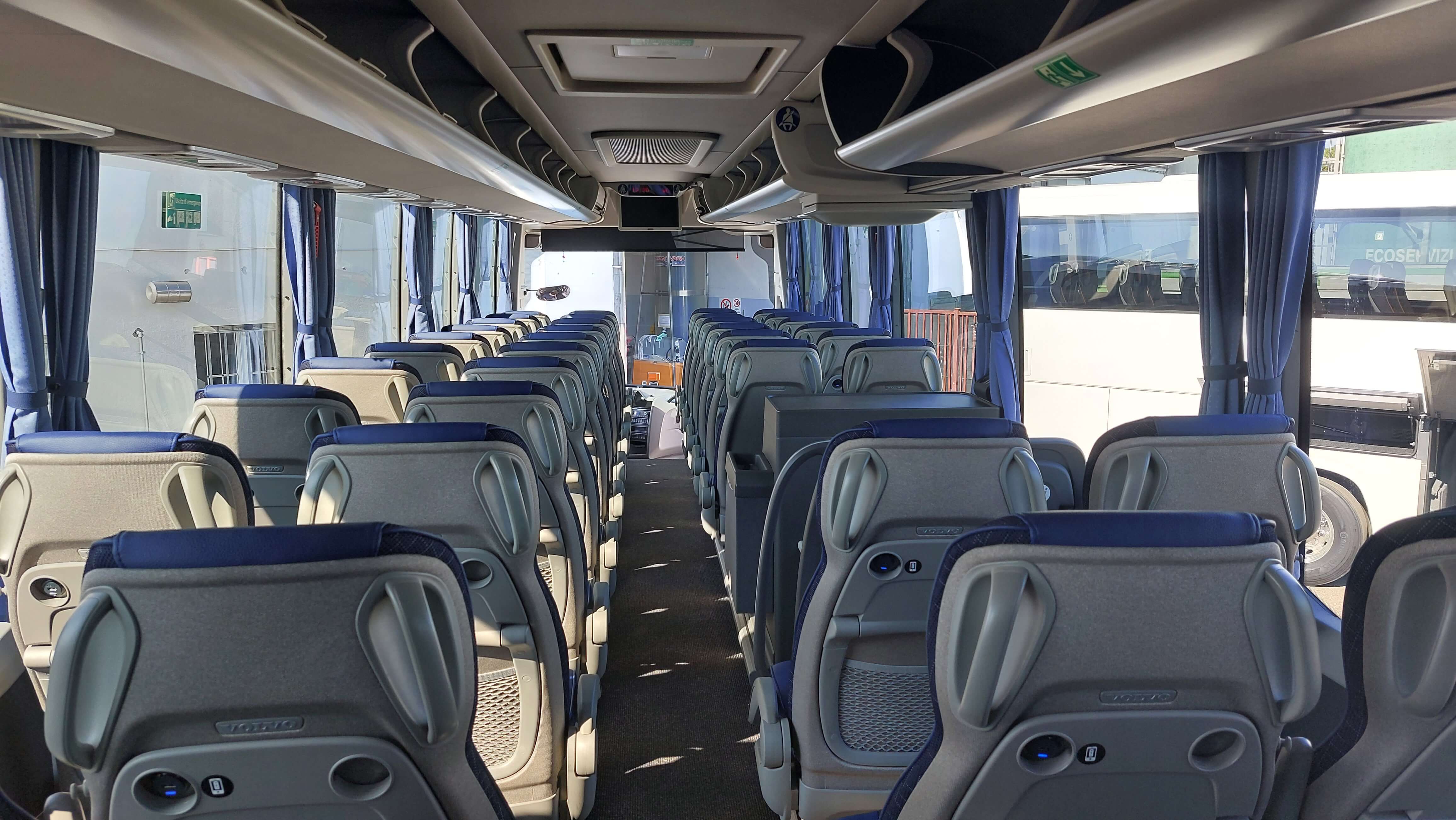 Mieten Sie einen 53 Sitzer Luxus VIP Reisebus (Volvo  2023) von Laguna Coach Travel srl in Jesolo 