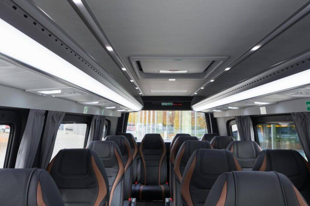 Mieten Sie einen 16 Sitzer Minibus (MAN . 2019) von HMR Busvermietung & Eventlogistik GmbH von Hamburg 