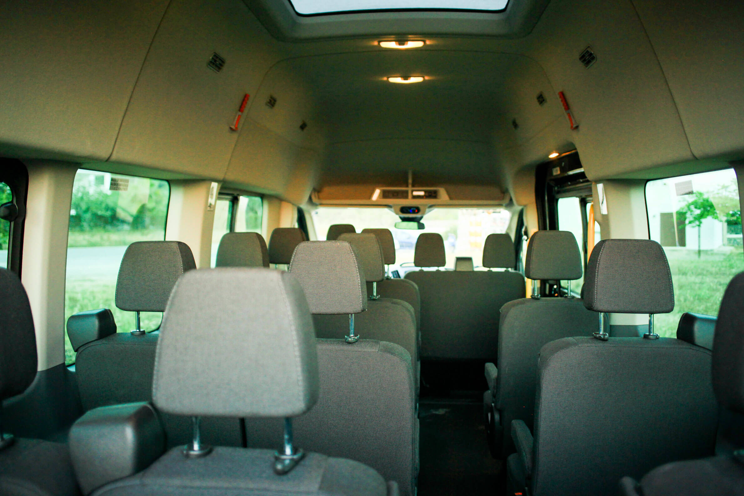 Alquile un Minibus  de 13 plazas Ford Transit 2015 2015) de Ibiza transit express de Jesus, Ibiza, Baleares 