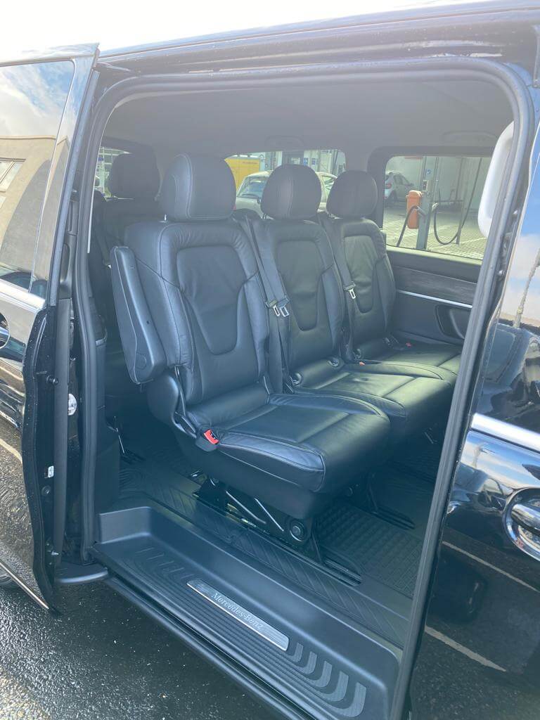 Noleggia un Minivan 7 posti Mercedes Clase V - Avantgarden 2022) da VIP MONTPE TOURS de Polinya