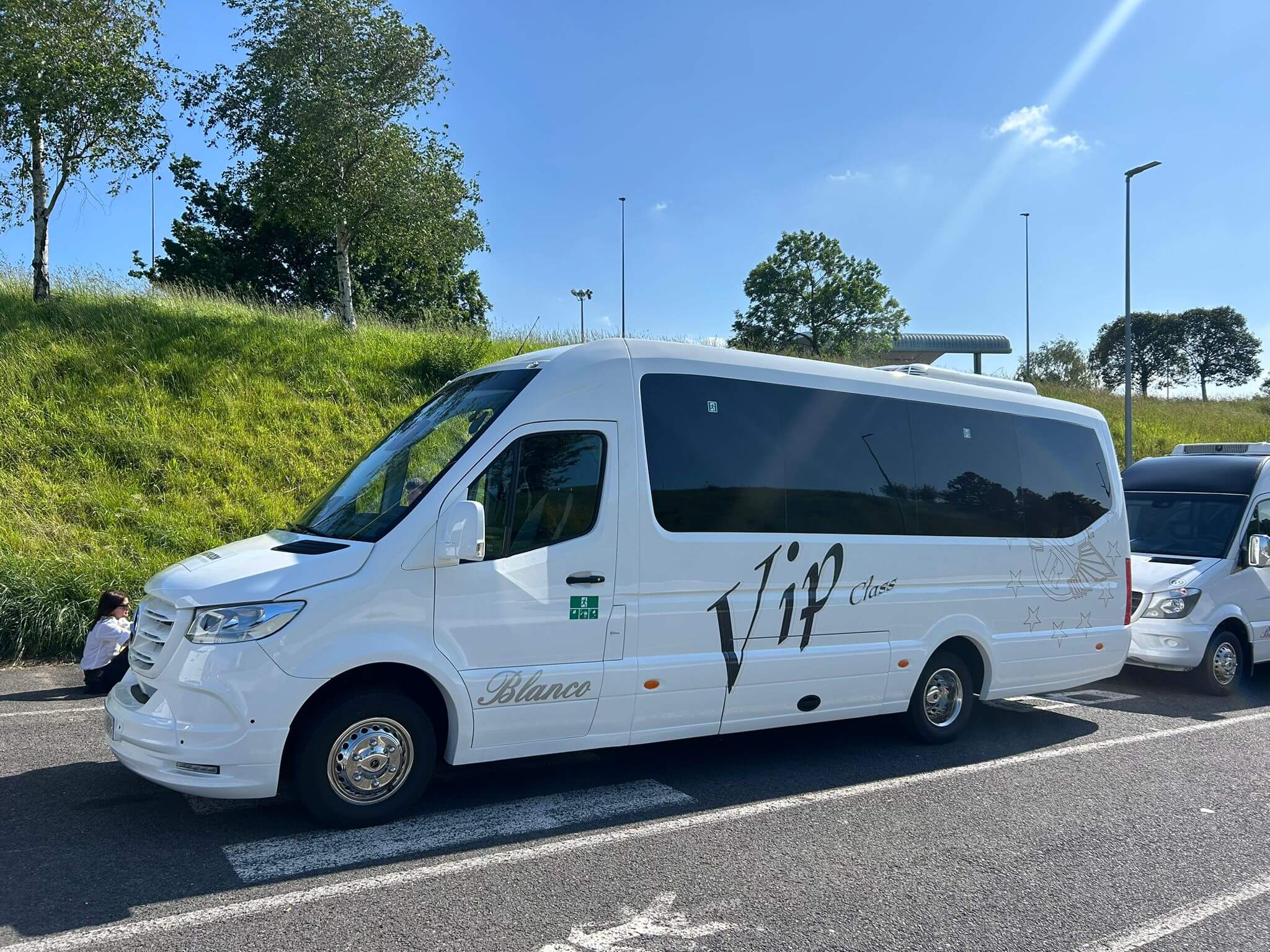 Alquila un 19 asiento Minibús (MERCEDES SPRINTER 2018) de AUTOBUSES BLANCO RESPALDIZA en BILBAO 