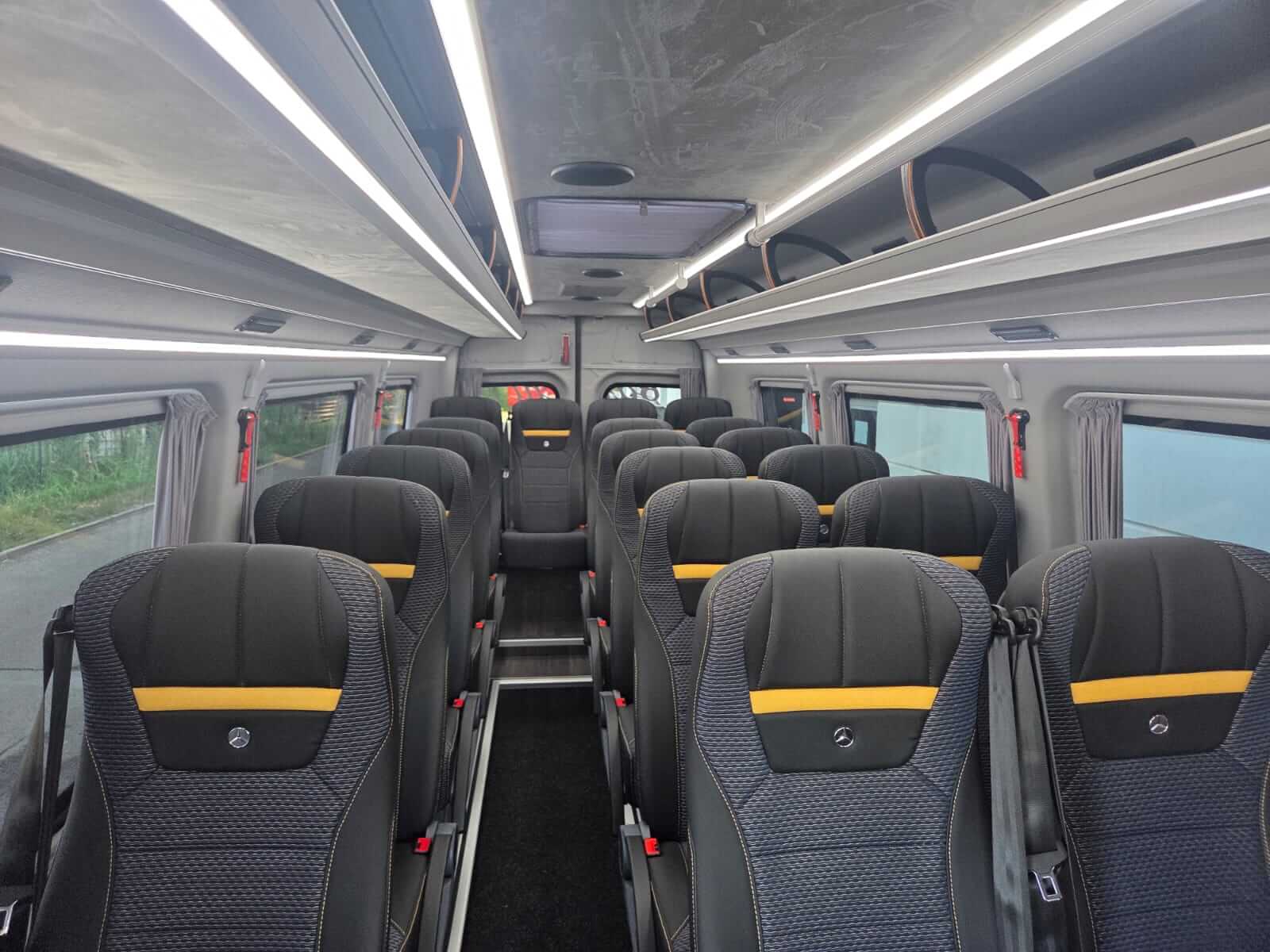 Alquile un Minibús de 19 plazas Mercedes-Benz Sprinter 517 F 43L/50 2026) de Autorimessa Battagli & Spinelli - Baspi Bus de Firenze 