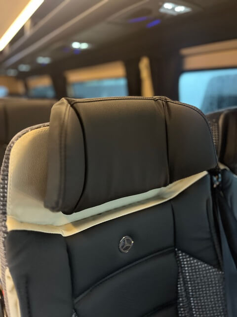 Alquile un Minibús de 19 plazas Mercedes Benz Sprinter 2026) de Xacobus Transfers & Tours S.L.U de A Coruña 
