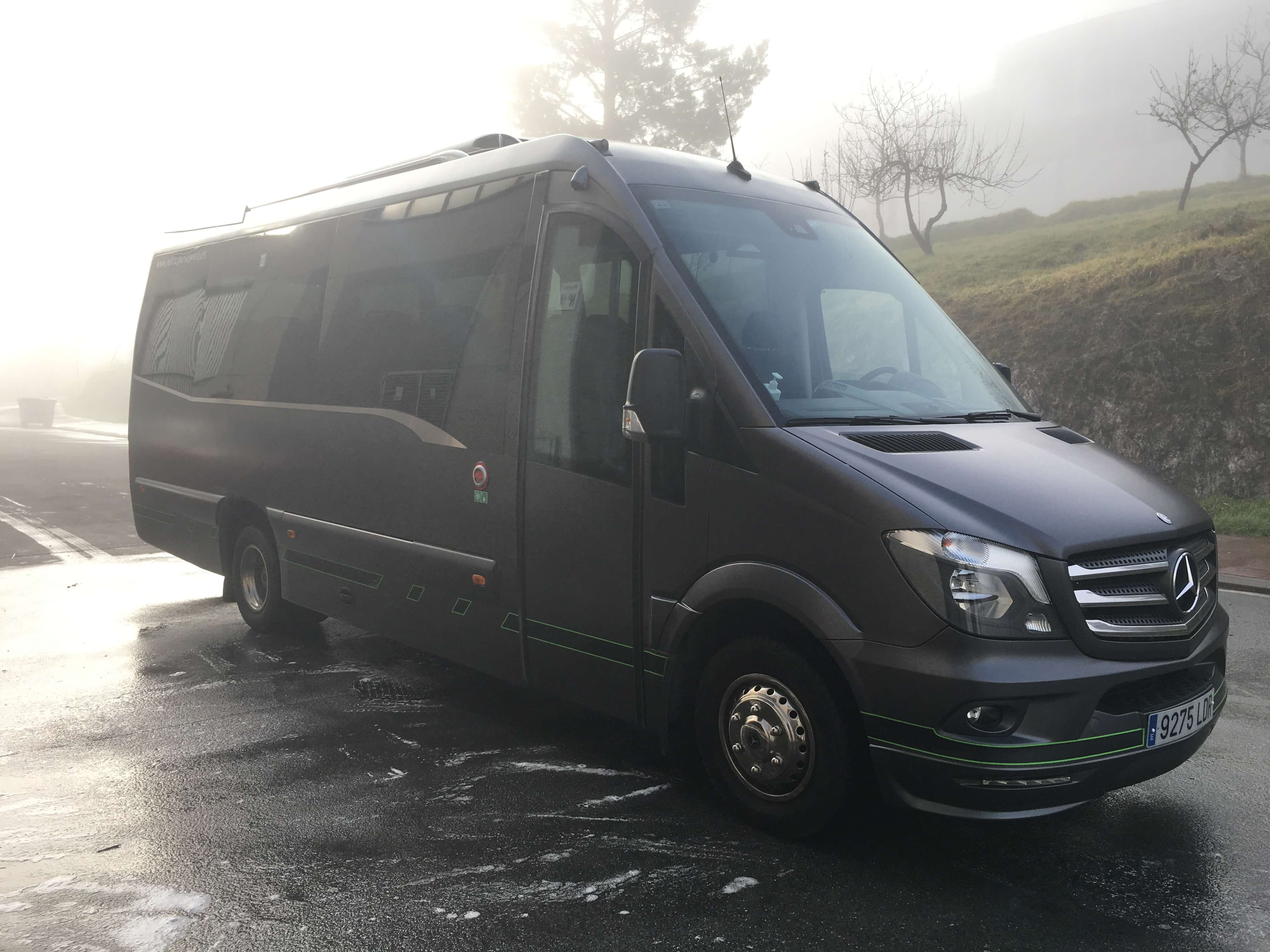 Alquila un 23 asiento Microbus (Mercedes-Benz Sprinter  2020) de AUTOBUSES BARRIO en Ermua 