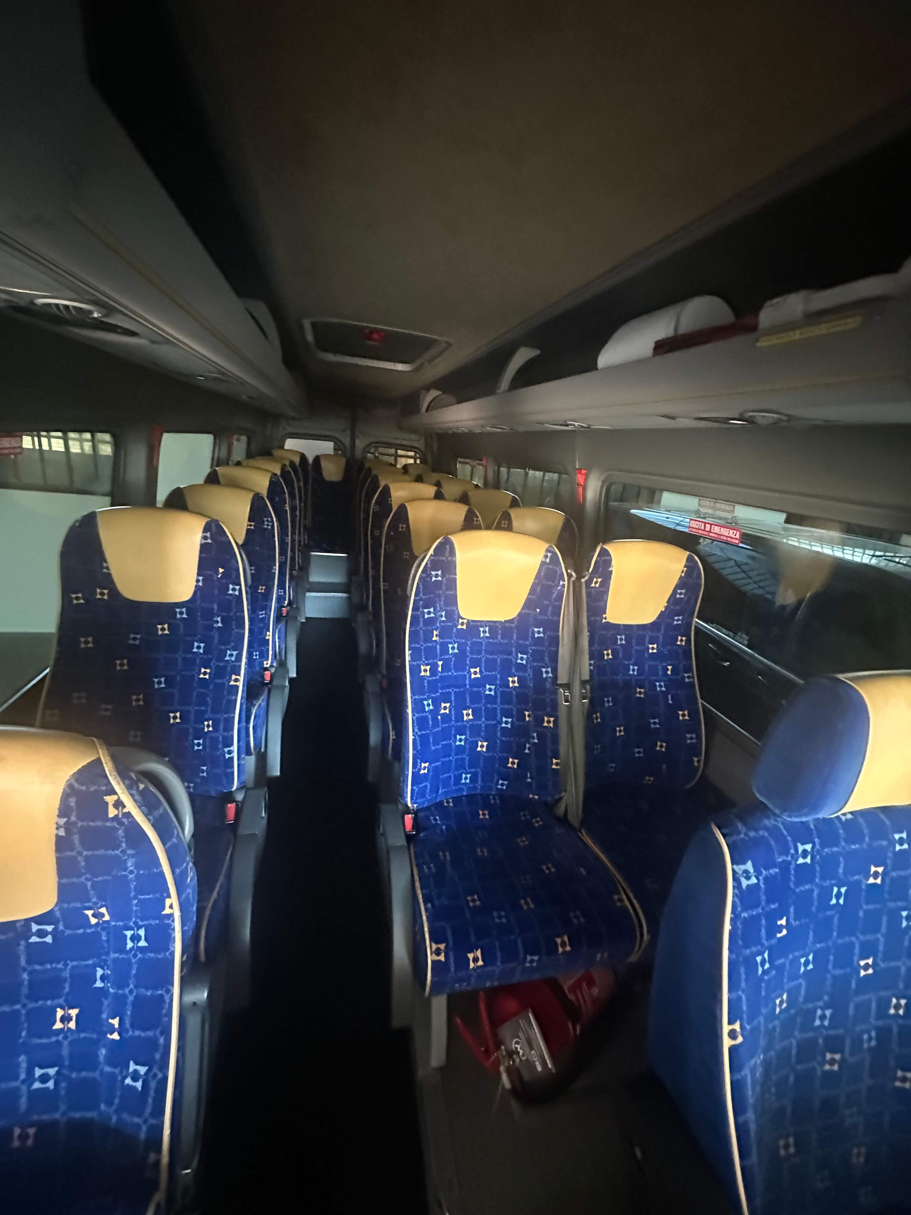 Noleggia un Minibus  21 posti MERCEDES BENZ SPRINTER  2020) da M.A.G.CAR SERVICE de ARSAGO SEPRIO 