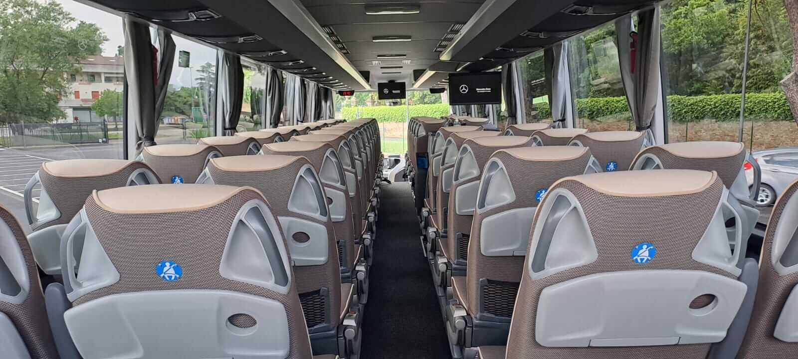 Alquile un Autocar Ejecutivo de 49 plazas Mercedes-Benz / Neoplan / Setra Mercedes-Benz Tourismo RHD / Neoplan Tourliner / Setra S515 HD 2025) de Autorimessa Battagli & Spinelli - Baspi Bus de Firenze 