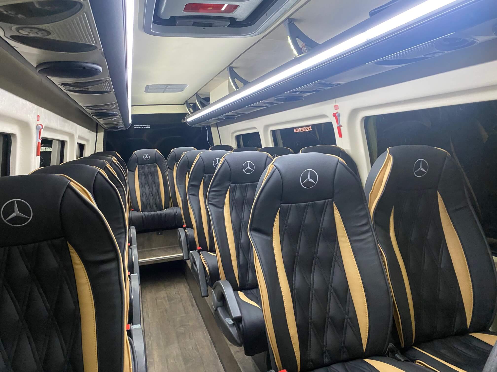 Alquile un Minibús de 19 plazas Mercedes Sprinter VIP 19 pax 2018) de Fleet and Goo S.L de Sentmenat 