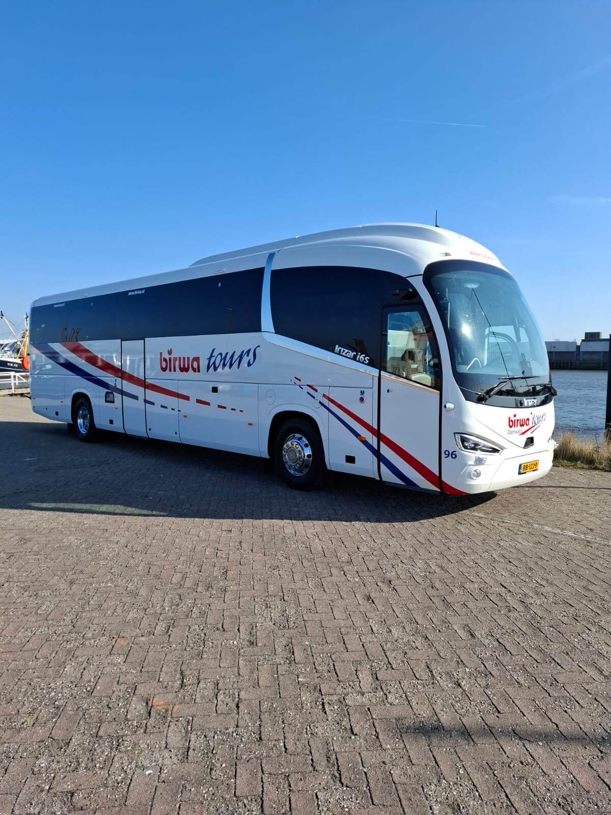 Huur een 54 seater Standaard Bus -Touringcar (Irizar I6S 2025) van Birwa Tours in Damwald 