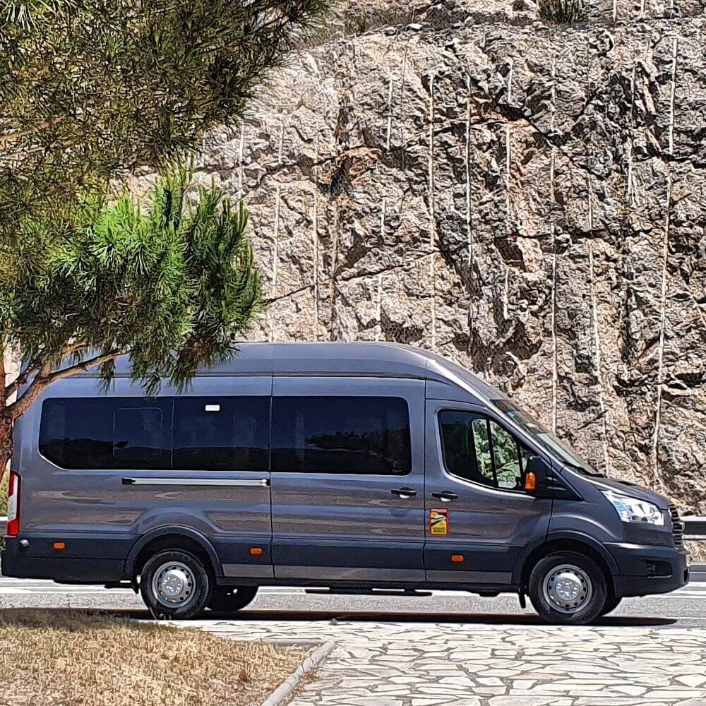 Alquile un Minibús de 14 plazas Ford Transit FT440 2017) de J2 jaume transfer SL de Sant Cebrià de Vallalta 
