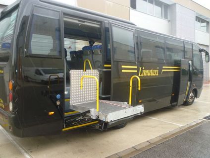Huur een Bus met rolstoellift (VOLVO SUNSUNDEGUI 2014) met 55 stoelen van LIMUTAXI SL uit BERIAIN 