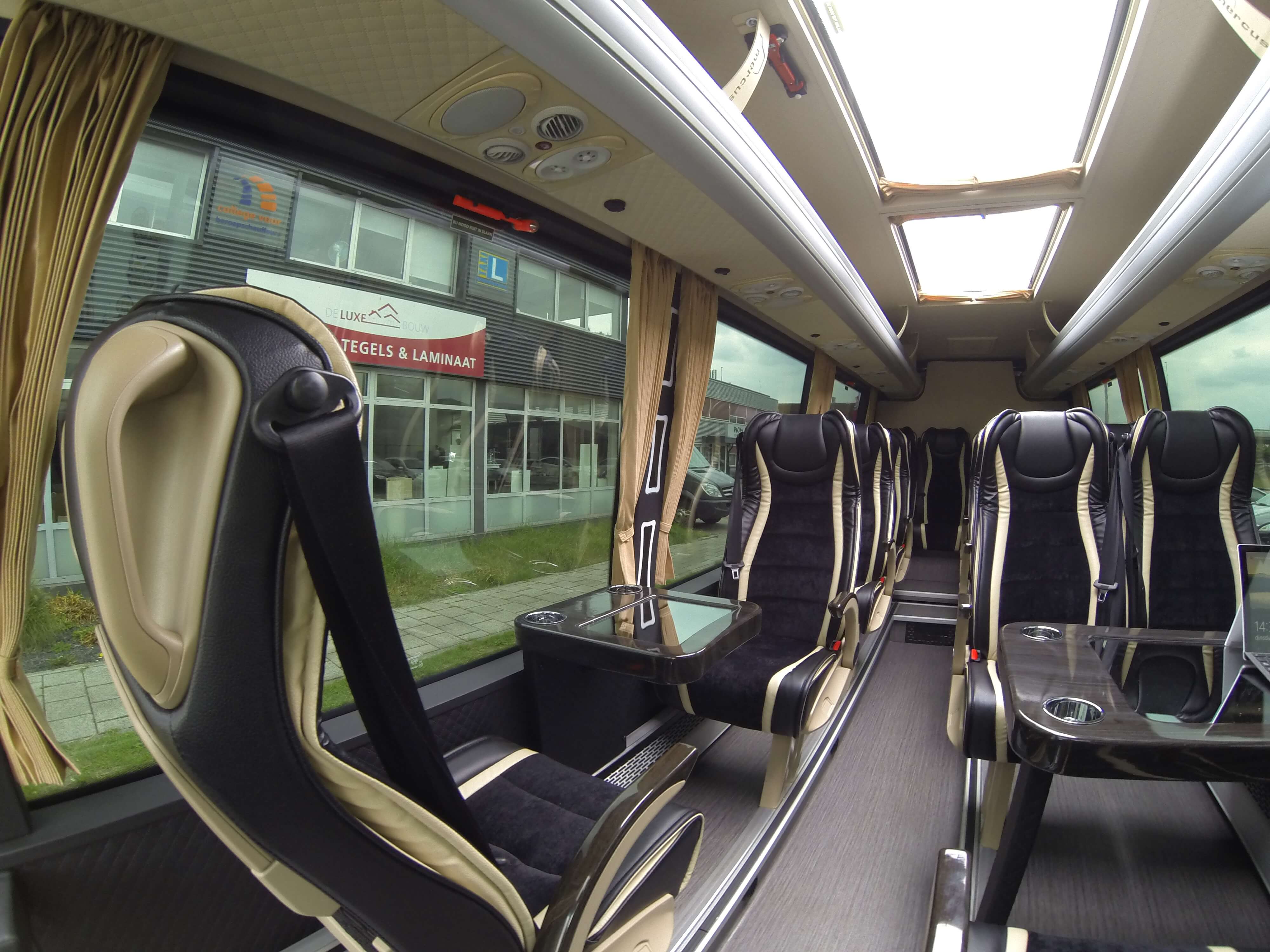 Alquile un Minibús de 16 plazas Mercedes  Sprinter 2018) de Direct Vip Service de Amsterdam 