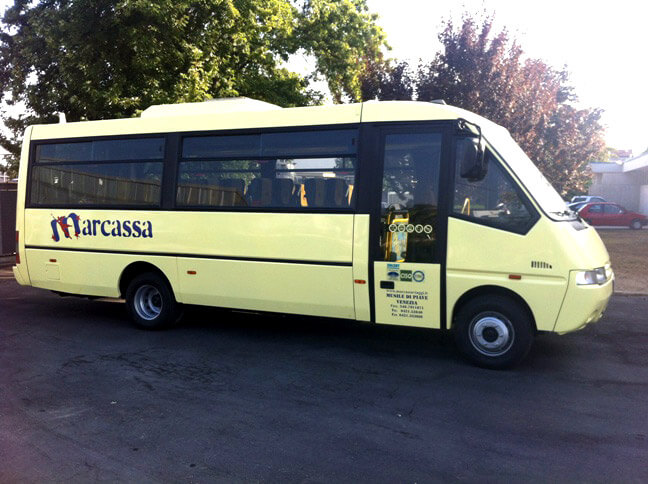 Alquile un Midibus de 30 plazas KING LONG XMQ 6800 2011) de Marcassa Viaggi srl de Musile di Piave 