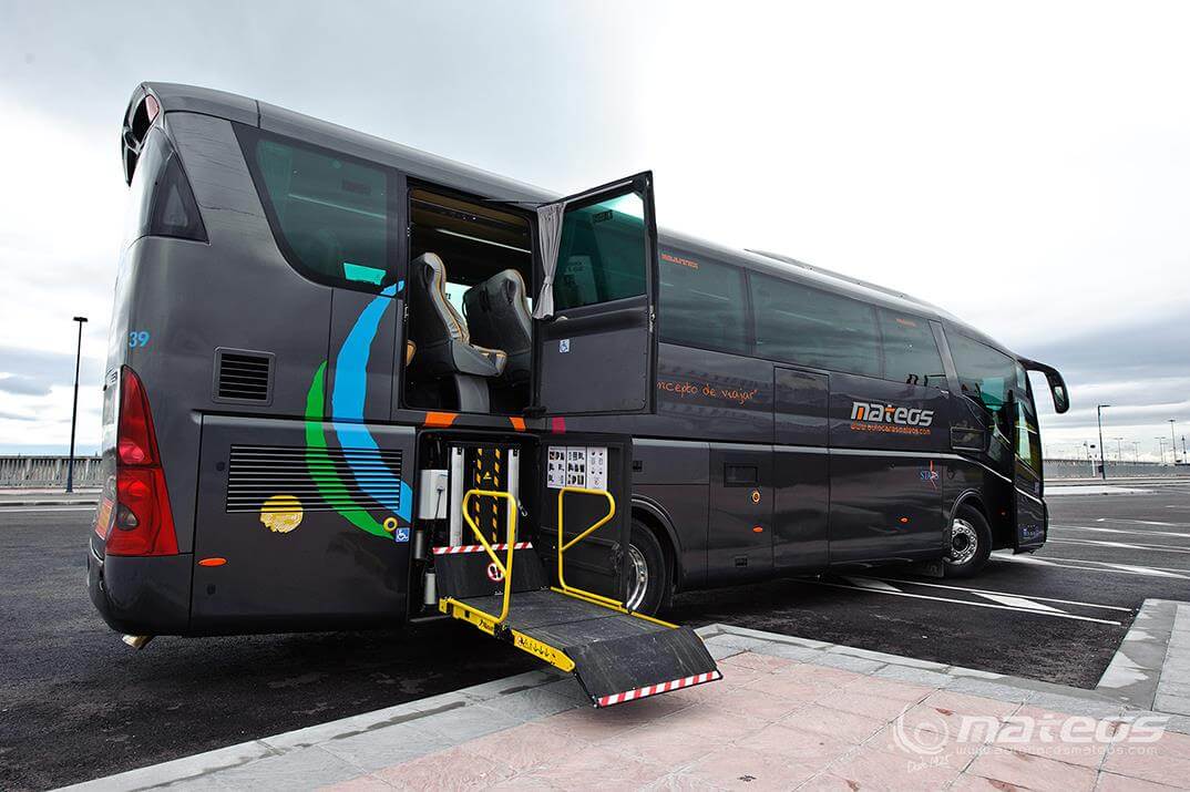 Huur een 55 seater Bus met rolstoellift (Volvo B12B 2010) van AUTOCARES MATEOS in Málaga 
