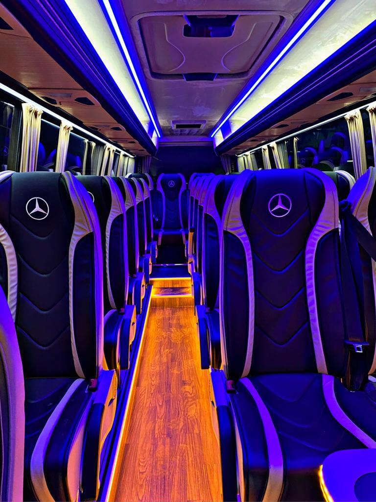 Llogueu un 23 places Midibus (Mercedes Sprinter 2019) de VIP MONTPE TOURS de Polinya 