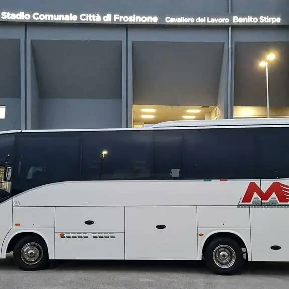 Alquile un Standard Coach de 37 plazas IVECO CALIPSO NEW CAR 2019) de MORICONIBUS de ROMA 