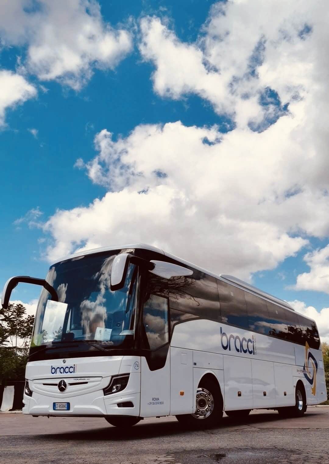 Noleggia un 60 posti a sedere Pullman esecutivo (Mercedes Tourismo 2026) da BRACCI TURISMO a Rome 