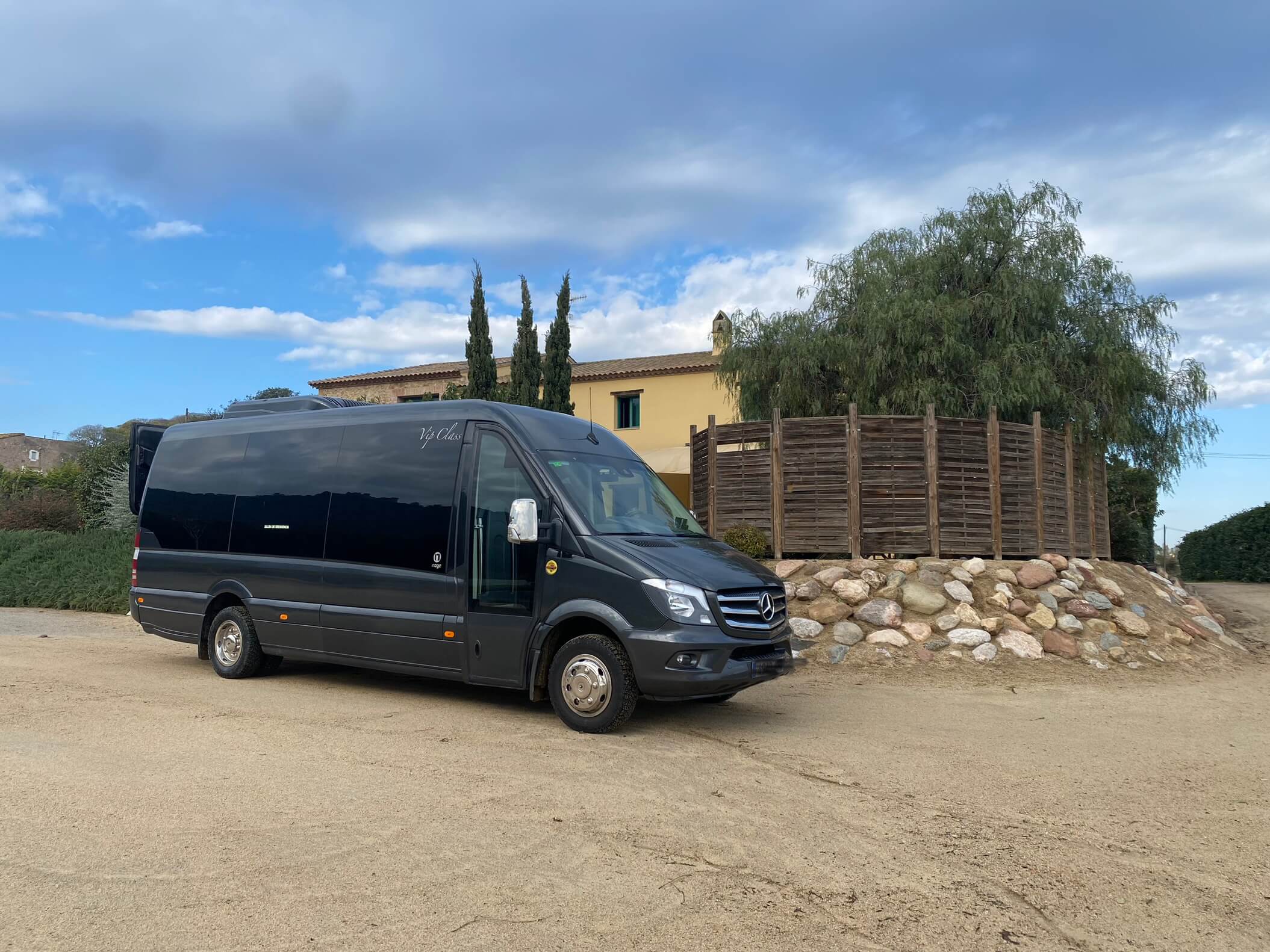 Alquila un 16 asiento Minibús (Mercedes Sprinter 2018) de Fleet and Goo S.L en Sentmenat 