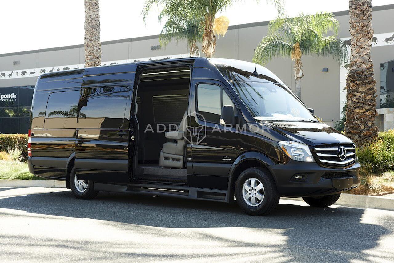 Huur een Minibus  (Mercedes Sprinter 2025) met 16 stoelen van Oad Bus uit Lijnden 