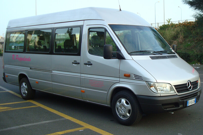 Noleggia un 8 posti a sedere Minivan (MERCEDES BENZ  SPRINTER 2012) da Autoservizi Rosario Pappalardo SRL a CATANIA 