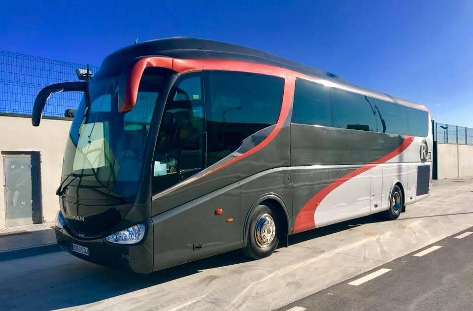 Mieten Sie einen 50 Sitzer Standard Coach (. Autocar estándar con los servicios básicos  2007) von Transportes Rabaneda Ruiz in ALORA 