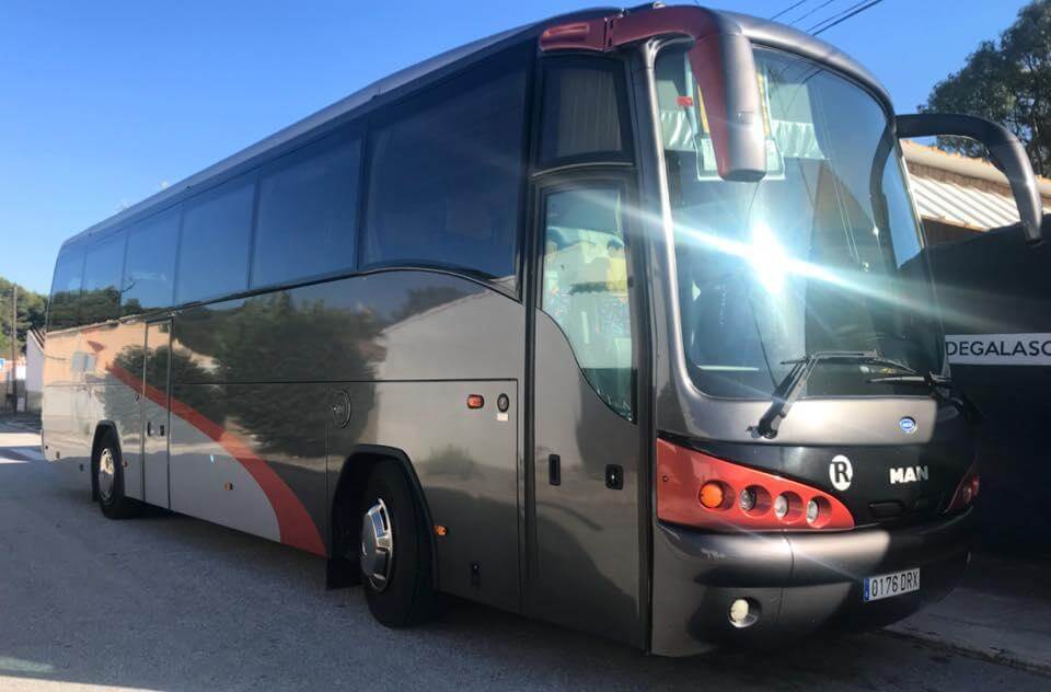 Hire a 55 seater Luxury VIP Coach (MAN Autocar ejecutivo con mucho espacio para las piernas, asientos y mesas de lujo y amplia gama de servicios.  2009) from Transportes Rabaneda Ruiz in ALORA 