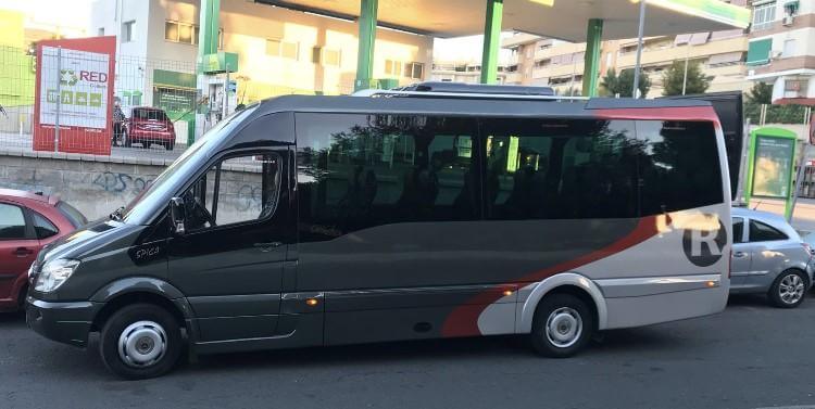 Mieten Sie einen 18 Sitzer Minibus  (. Monovolumen o furgoneta con chofer.  2009) von Transportes Rabaneda Ruiz von ALORA 