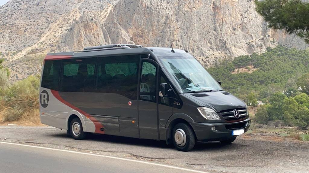 Hire a 18 seater Minibus  (. Monovolumen o furgoneta con chofer.  2009) from Transportes Rabaneda Ruiz in ALORA 