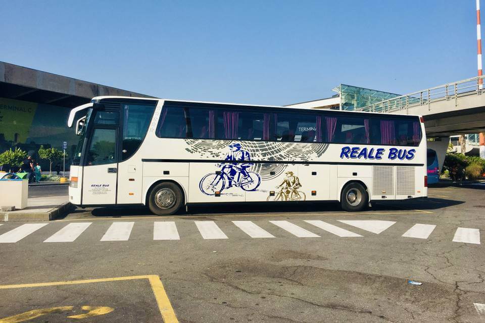Alquila un 54 asiento Autocar Clase VIP (setra hdh 2018) de REALEBUS en BUCCHERI (SR) 