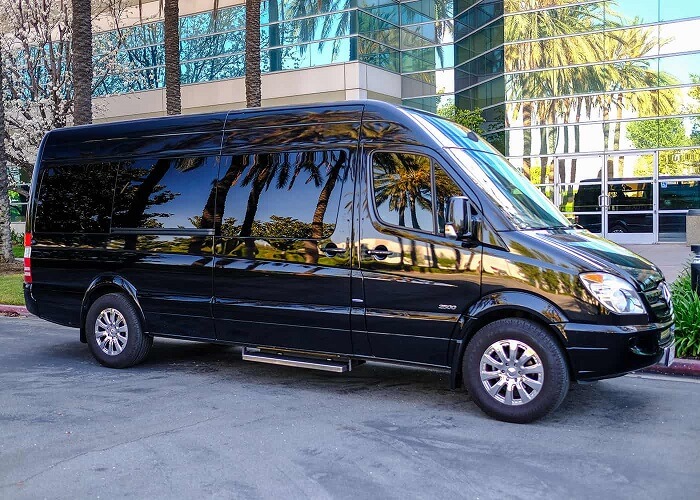 Noleggia un 19 posti a sedere Minibus  (MERCEDES SPRINTER EURO6 2021) da Northeca Oü a Tallinn 