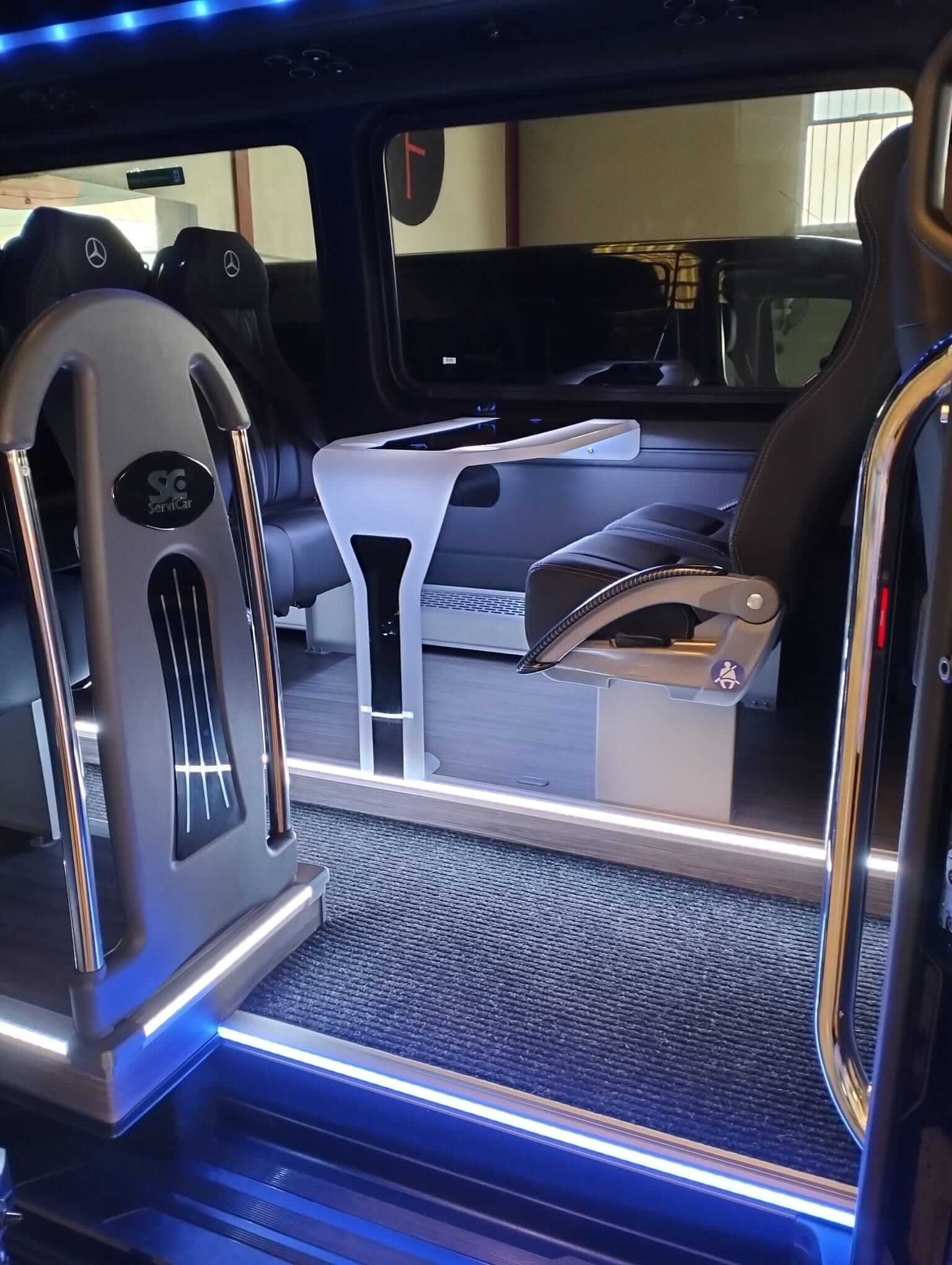 Alquile un Minibús de 13 plazas MERCEDES BENZ SPRINTER SIDNEY VIP 2023) de TWH QUALITY SERVICES S.L de Murcia 