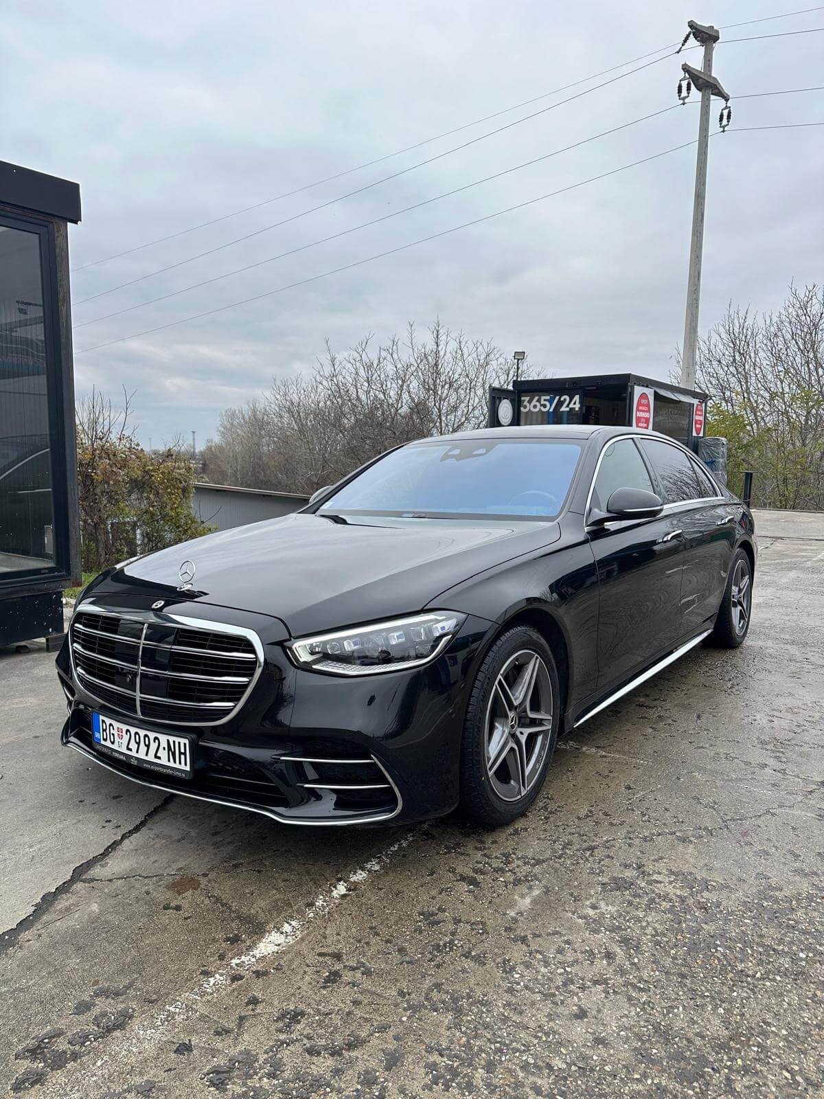 Alquila un 3 asiento Limusina o coche de lujo (Mercedes S class 2021) de Volventis OÜ en Belgrade 