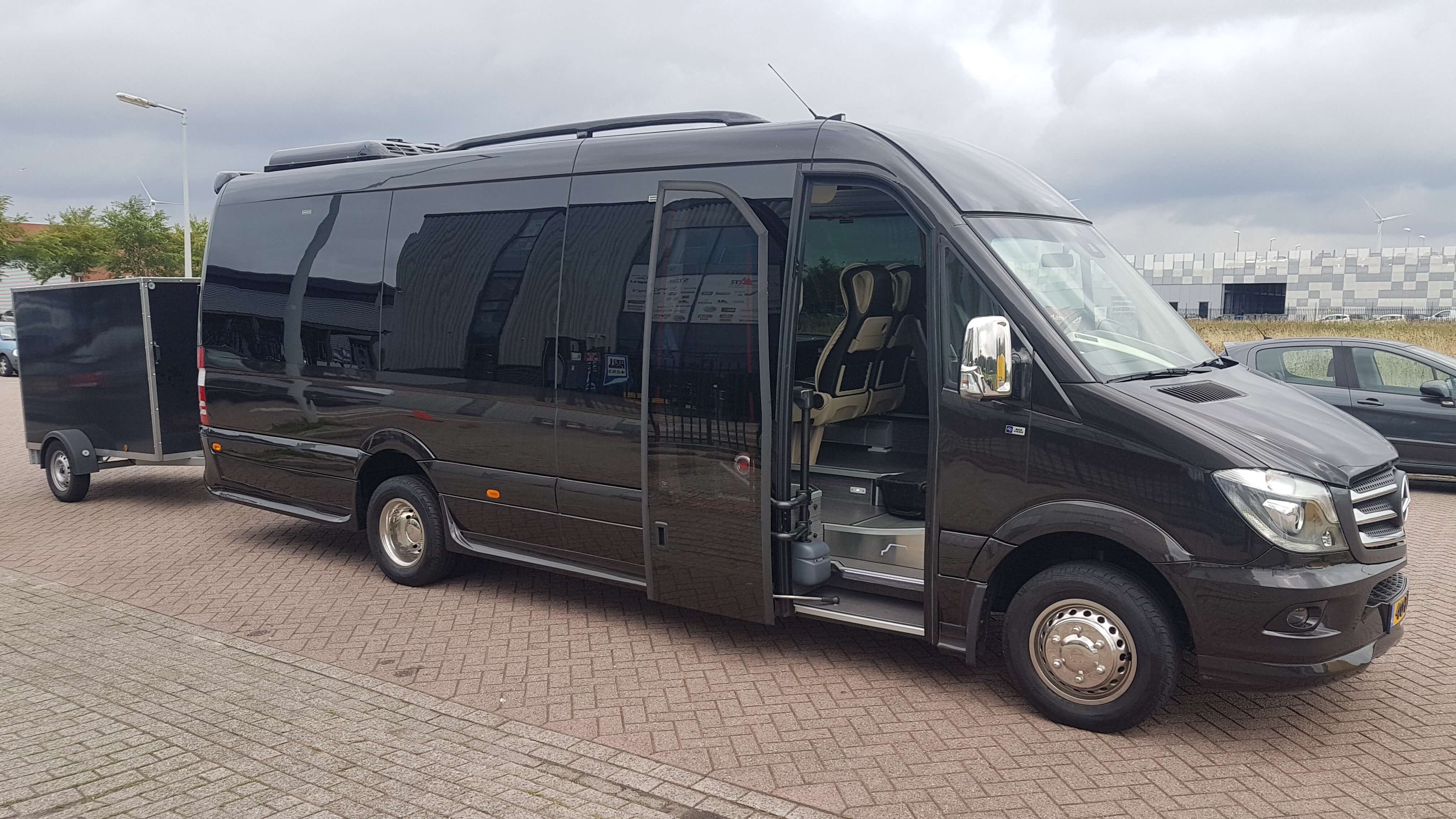 Huur een 16 seater Minibus  (Mercedes  Sprinter 2018) van Direct Vip Service in Amsterdam 