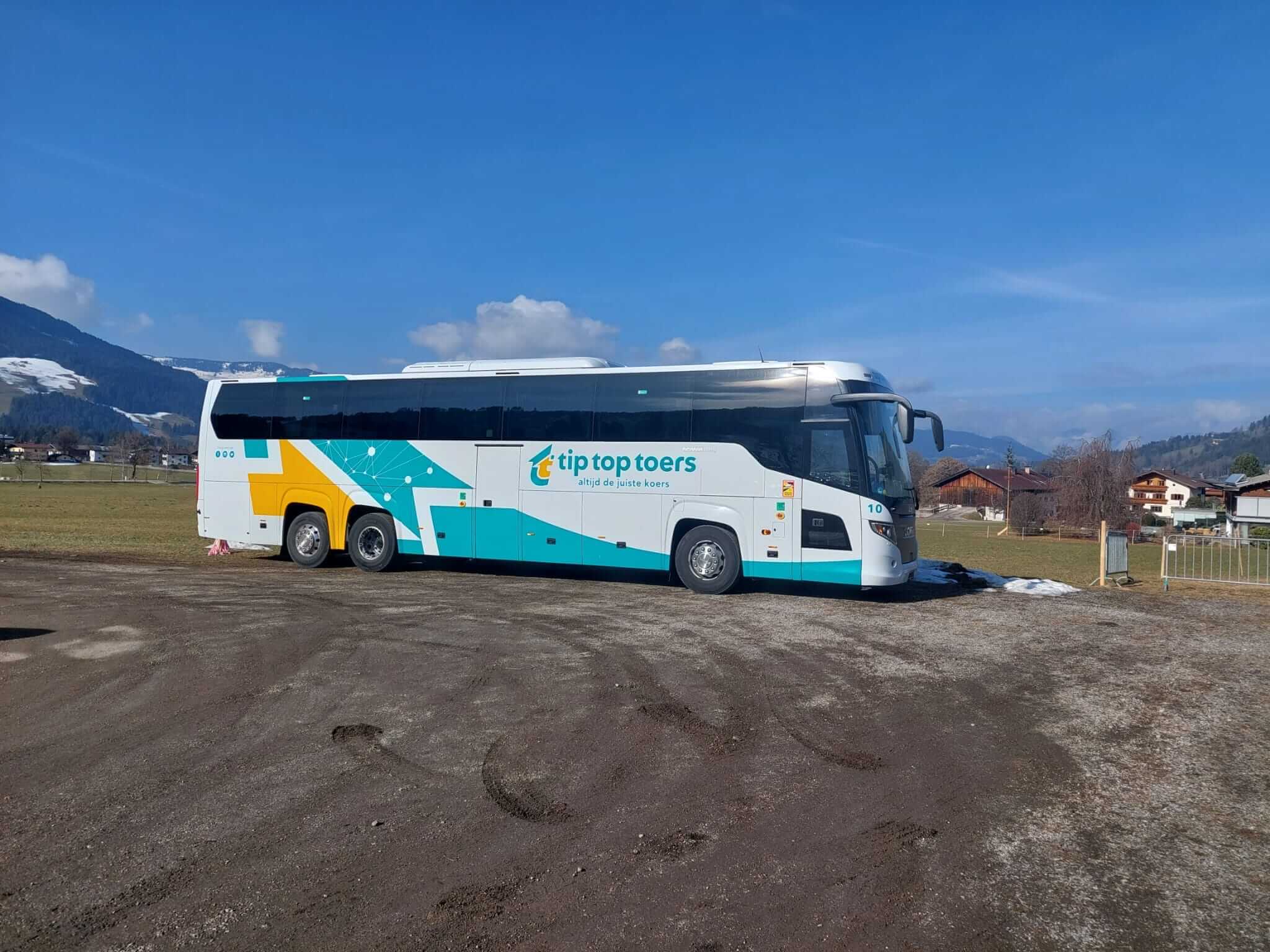 Huur een Standaard Bus -Touringcar (Scania Touring 2022) met 60 stoelen van Tip Top Toers uit Almere - Buiten 